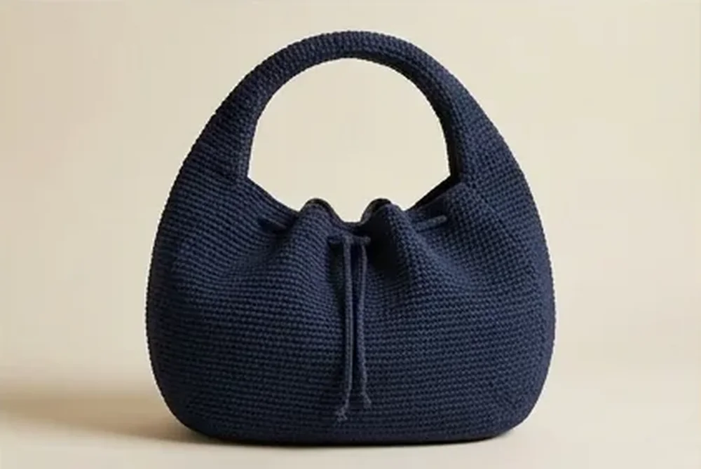 Crochet crescent bag classic navy