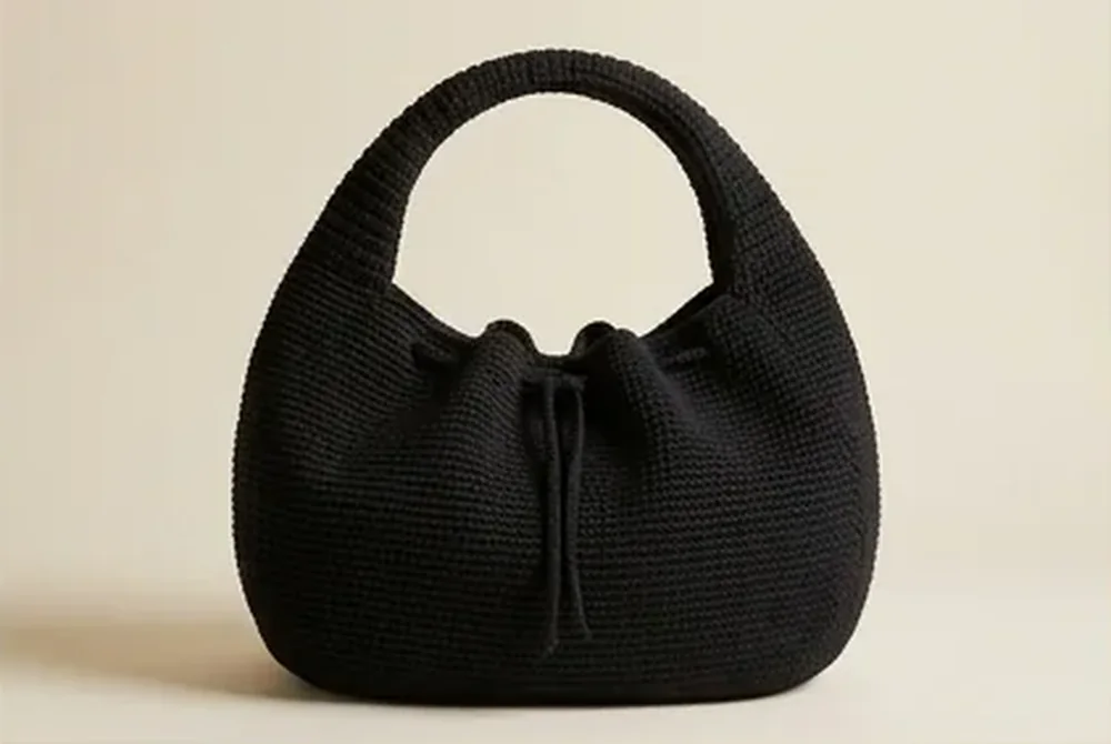 Crochet crescent bag deep black