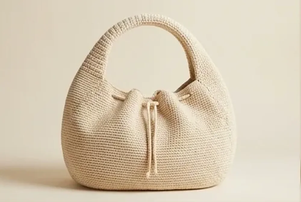 Crochet crescent bag natural cream