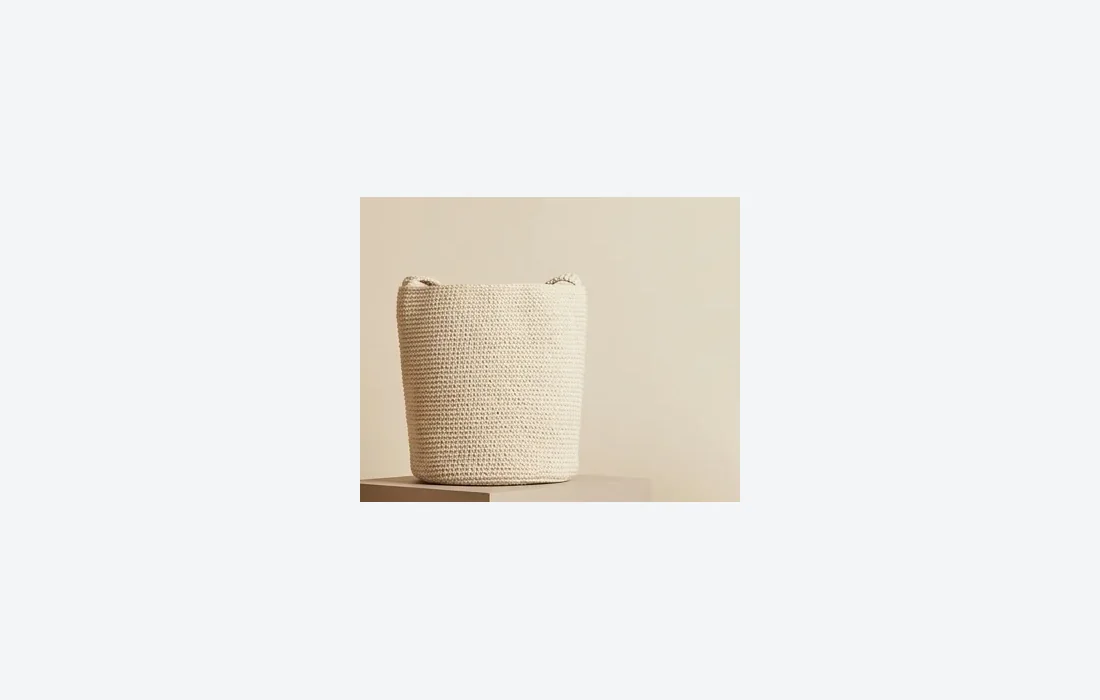 Crochet crescent bag compact tote
