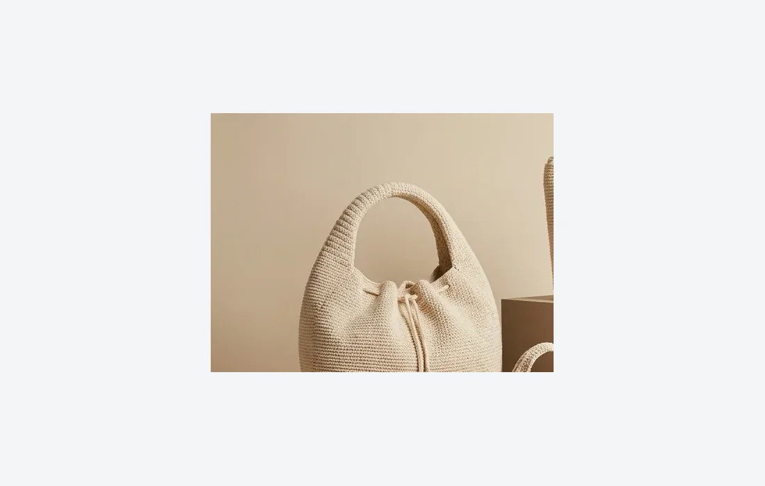 Crochet crescent bag structured crescent