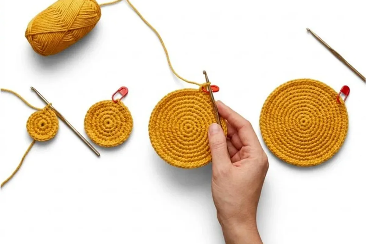 Add the white waves for the Sunny Sponge crochet bottle holder