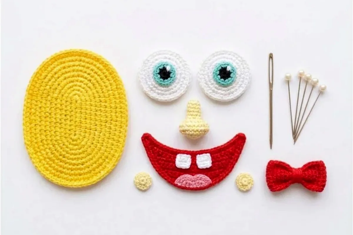 Build the smile and bow for the Sunny Sponge crochet bottle holder