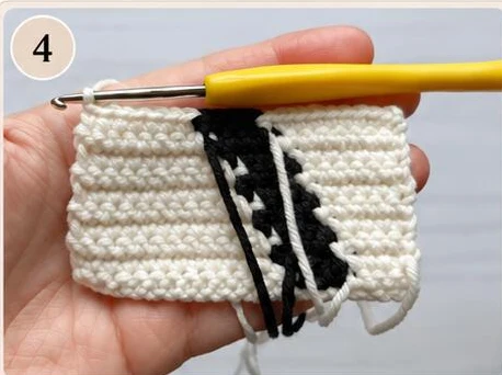 Wrong-side color change and yarn placement photograph 8