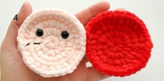 Santa • Photo 4: shell face and red back circle