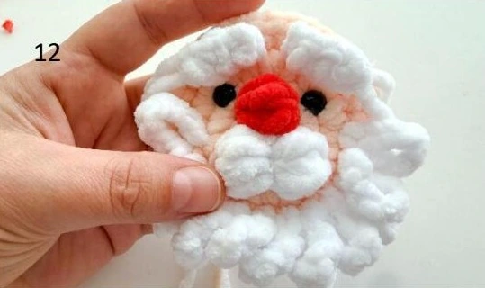 Santa • Photo 12: position the eyebrows