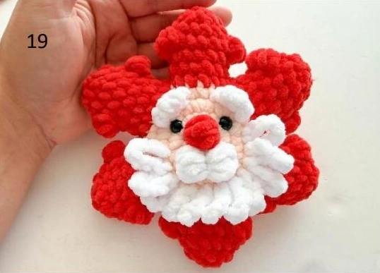 Santa • Photo 19: finished Santa snowflake