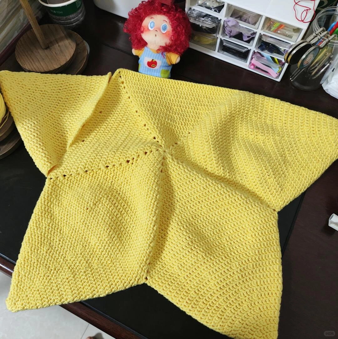 Original yellow crochet star wrap assembly photo showing the developing points