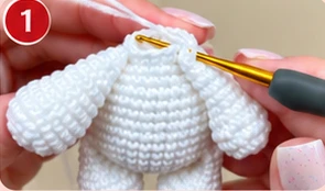 Joining the snowman arms into the upper body, photograph 1