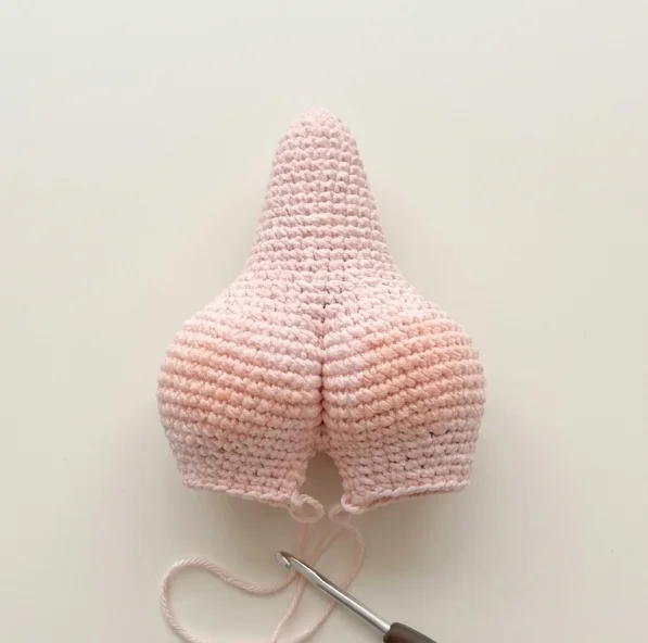 AI concept of the crochet starfish charm body with rounded lower lobes